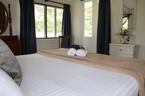 Mapleton Falls Farm House - Newcastle Accommodation 5