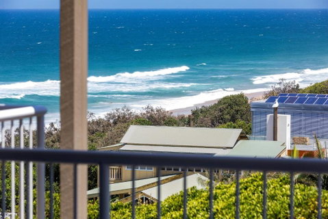 Wake Up To Ocean Views In Stylish Comfort - Newcastle Accommodation 6