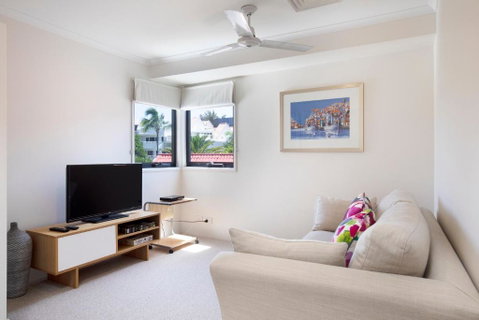 Wake Up To Ocean Views In Stylish Comfort - Newcastle Accommodation 3