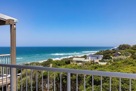 Wake Up To Ocean Views In Stylish Comfort - Newcastle Accommodation 4