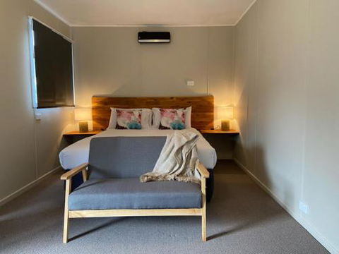 Railway Hotel Queenstown - New Castle Tourism 3