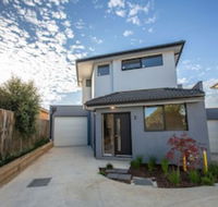 Trendy Sweet Home In Blackburn South - New Castle Tourism
