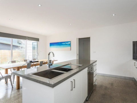 ANGLE By THE SEA Anglesea - Newcastle Accommodation 1