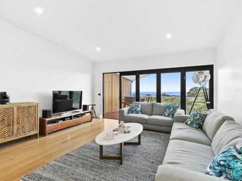 POINT BREAK NEW LISTING 2019 - Newcastle Accommodation 4