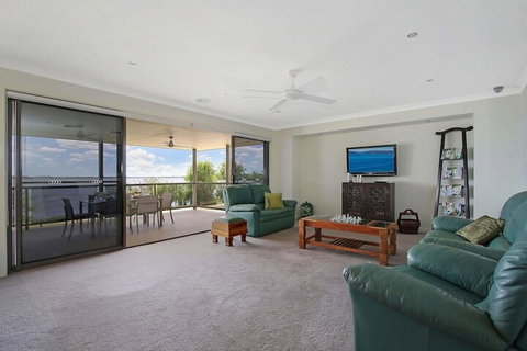 The Grand Holiday House - Newcastle Accommodation 5