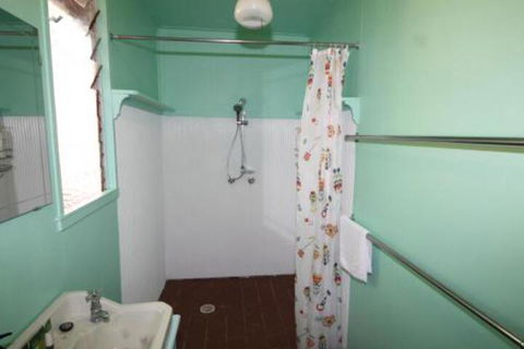 Signal Cottage - New Castle Tourism 6