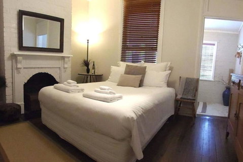 YSG The Edward Townhouses 155 & 157 Steps To Town - Newcastle Accommodation 1