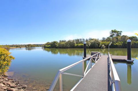 Campbell 7 Studio - Newcastle Accommodation 4