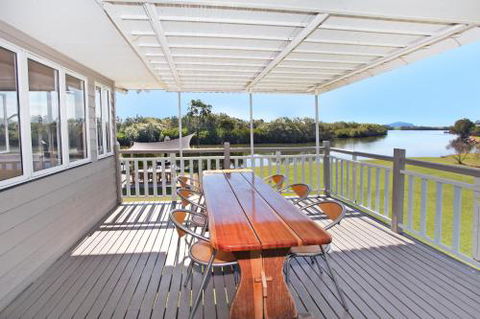 Campbell 7 Studio - Newcastle Accommodation 1