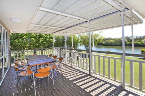 Campbell 7 Studio - Newcastle Accommodation 6