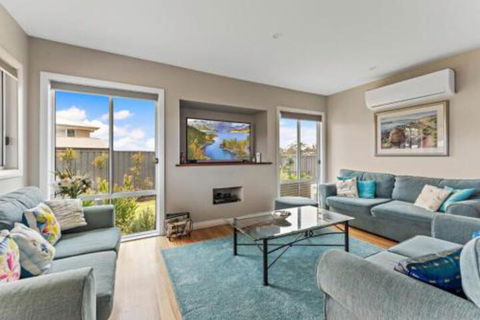 Ontario Way 1 Burrill Lake - Newcastle Accommodation 0