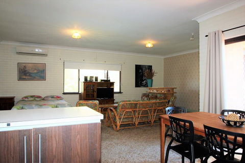 Pine Villas Walk To Beach Ocean Views - New Castle Tourism 4