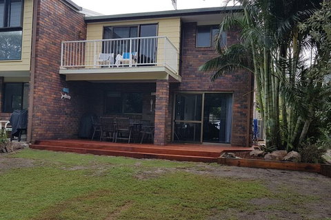 A Beach Break - 1/90 Lorikeet Drive - Newcastle Accommodation 3