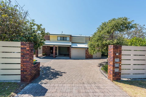 A Beach Break - 1/90 Lorikeet Drive - Newcastle Accommodation 1