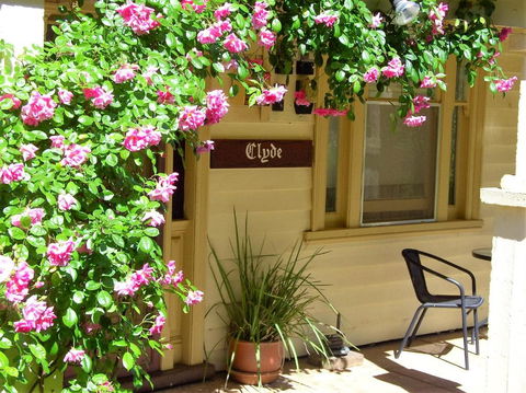 Clyde Cottage - New Castle Tourism 6