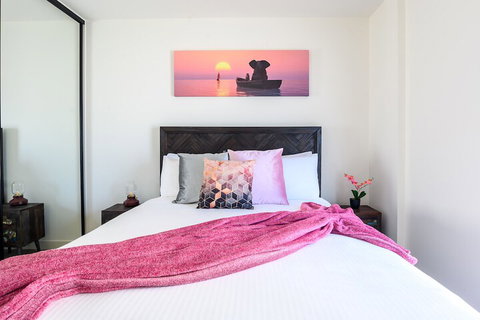 JUDD A Stylish Abode Awaits You - Newcastle Accommodation 6