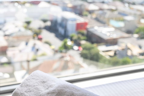 JUDD A Stylish Abode Awaits You - Newcastle Accommodation 7
