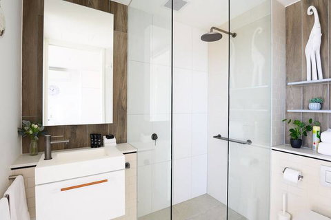 JUDD A Stylish Abode Awaits You - Newcastle Accommodation 1
