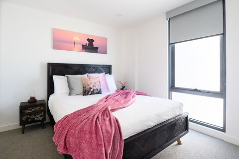 JUDD A Stylish Abode Awaits You - Newcastle Accommodation 3