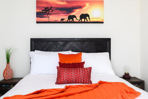 JUDD A Stylish Abode Awaits You - Newcastle Accommodation 2