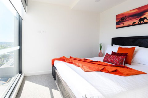 JUDD A Stylish Abode Awaits You - Newcastle Accommodation 5