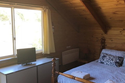 Alpine Stag Lodge Unit 2 - New Castle Tourism 4