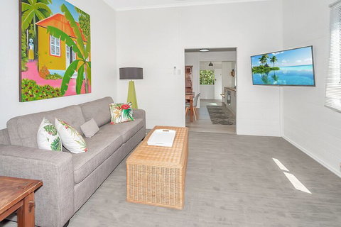 A Touch Of The Bahamas On McKenzie MK3 - New Castle Tourism 6