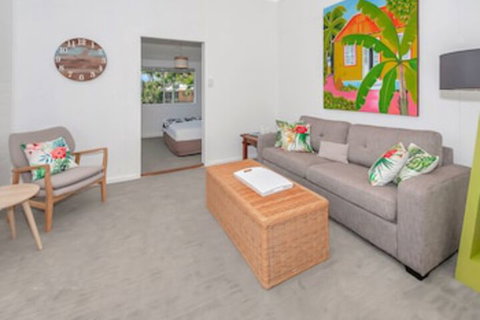 A Touch Of The Bahamas On McKenzie MK3 - New Castle Tourism 0