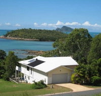 Hideaway Retreat Beach House with Pool - Newcastle Accommodation