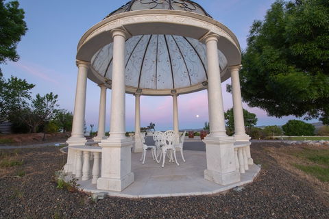 1837 Barossa Luxury Cottages Lyndoch SA - Newcastle Accommodation 4