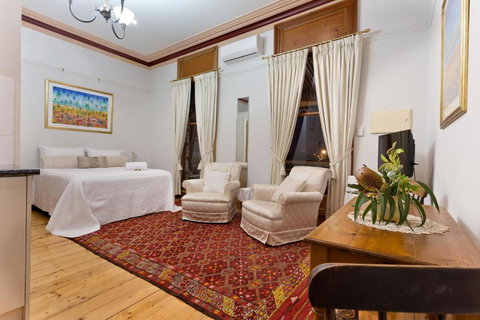 Annies Victorian Terrace Accommodation Fremantle - New Castle Tourism 5