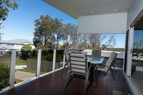 Surfmist - Newcastle Accommodation 1