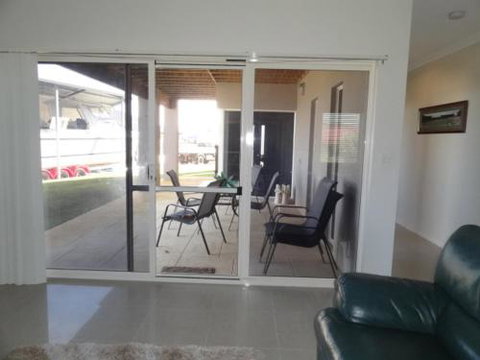 Acaciabnb - New Castle Tourism 3