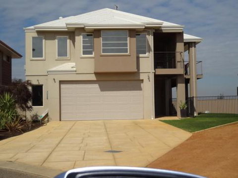 Acaciabnb - New Castle Tourism 0