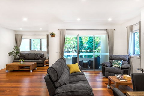 Woody Lifestyle One Bedroom Apartment - New Castle Tourism 1