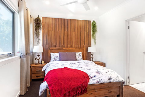 Woody Lifestyle One Bedroom Apartment - New Castle Tourism 6