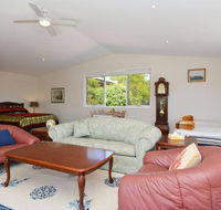Morisset Waterfront 1bdr Studio looking over Trinity Marina - New Castle Tourism