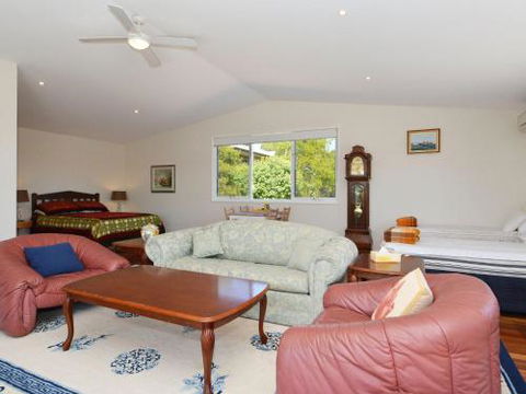 Morisset Waterfront 1bdr Studio Looking Over Trinity Marina - New Castle Tourism 0