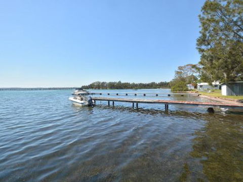 Morisset Waterfront 1bdr Studio Looking Over Trinity Marina - New Castle Tourism 4