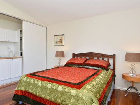 Morisset Waterfront 1bdr Studio Looking Over Trinity Marina - New Castle Tourism 6