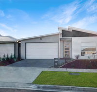Brand New Home 10 mins to Beach Torquay Geelong Deakin Hospitals - Newcastle Accommodation