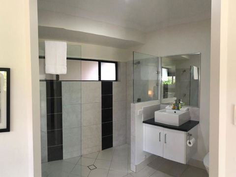 Cooya Beach Ultimate Tropical Getaway - Newcastle Accommodation 2