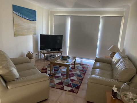 Seaview Apartment - New Castle Tourism 3
