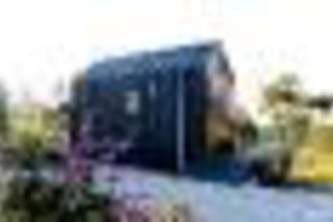 Modern Tiny House (Compass Hut) - Newcastle Accommodation 6