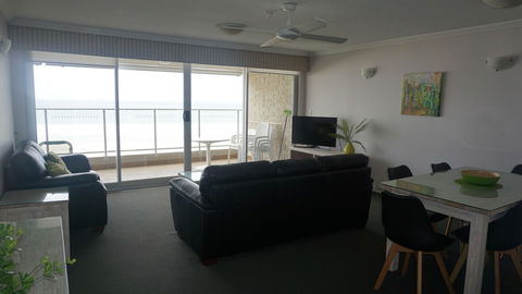 Pacific Surf - Newcastle Accommodation 6