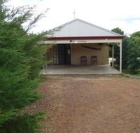 Gumtrees Cottage - New Castle Tourism