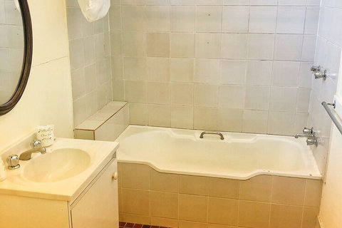 Victoria & Albert Guesthouse - Newcastle Accommodation 6