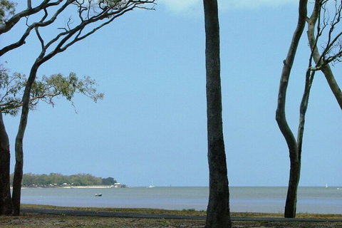 Immaculate First Floor Waterfront Unit Welsby Pde Bongaree - New Castle Tourism 5