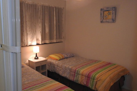 Immaculate First Floor Waterfront Unit Welsby Pde Bongaree - New Castle Tourism 2