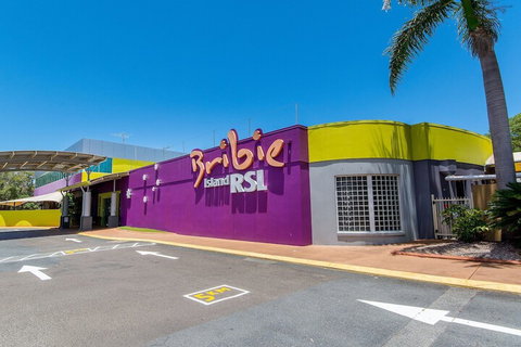 Immaculate First Floor Waterfront Unit Welsby Pde Bongaree - New Castle Tourism 1